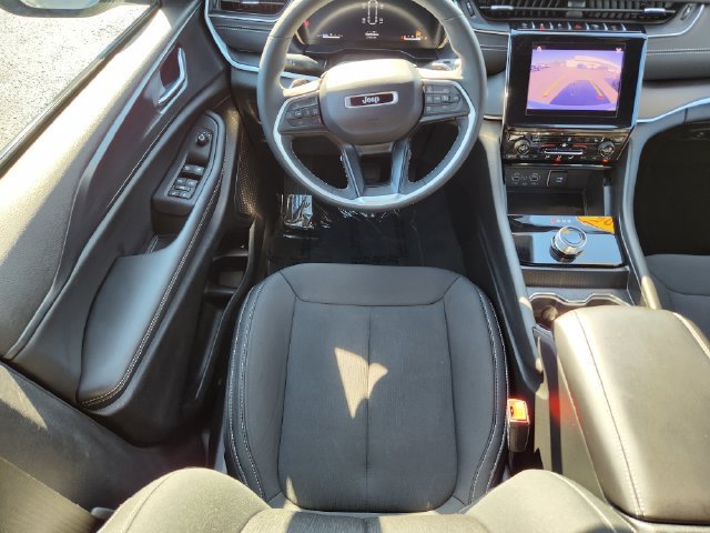 Used 2025 Jeep Grand Cherokee L Laredo w/ Luxury Tech Group I AWD/4WD image 17