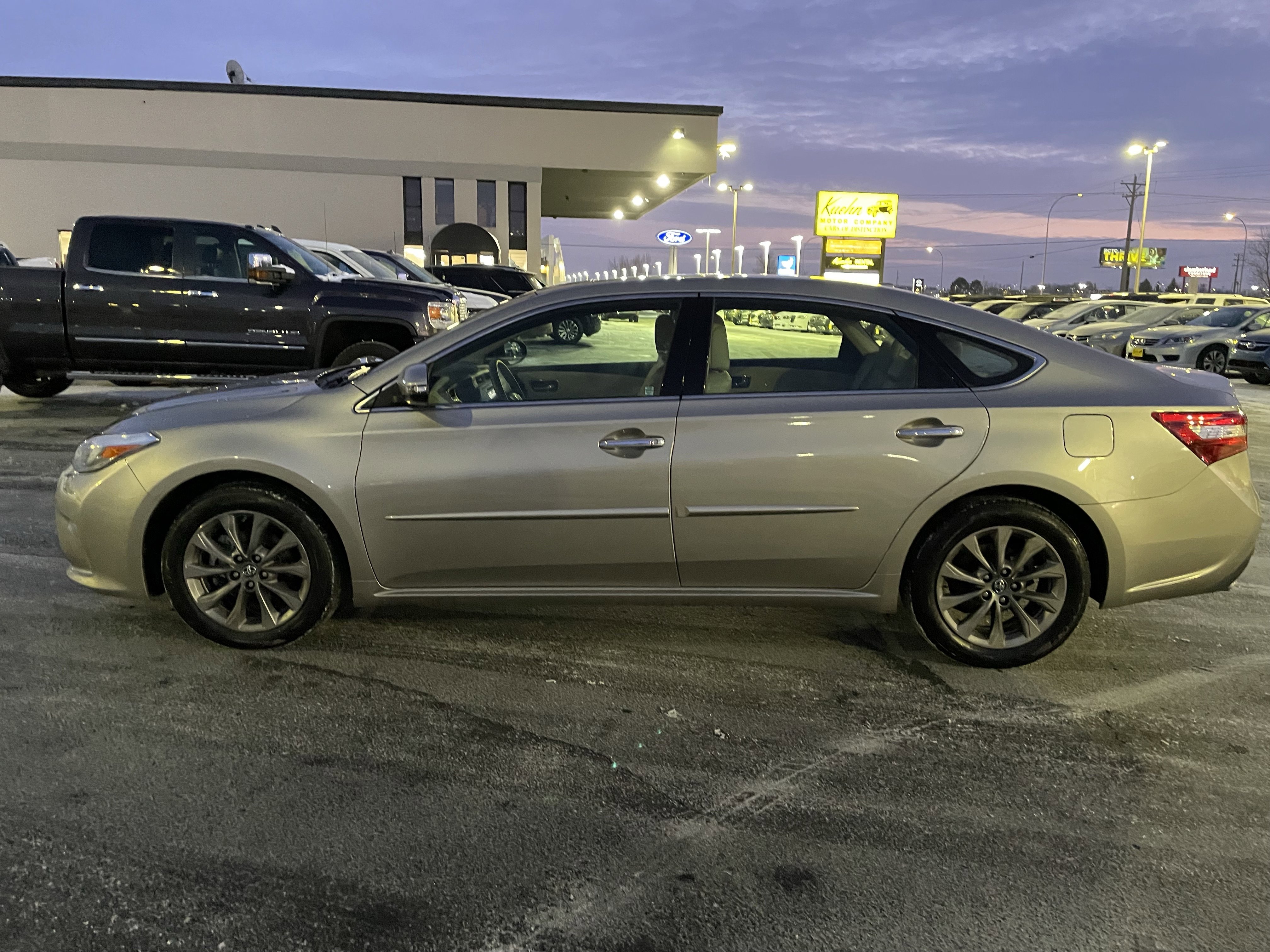 Used 2017 Toyota Avalon XLE Premium w/ Protection Package image 5