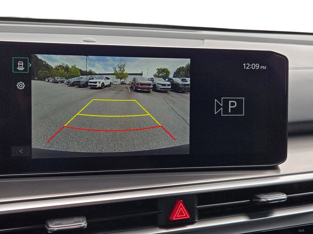 Certified 2025 Kia Sorento LX FWD image 32