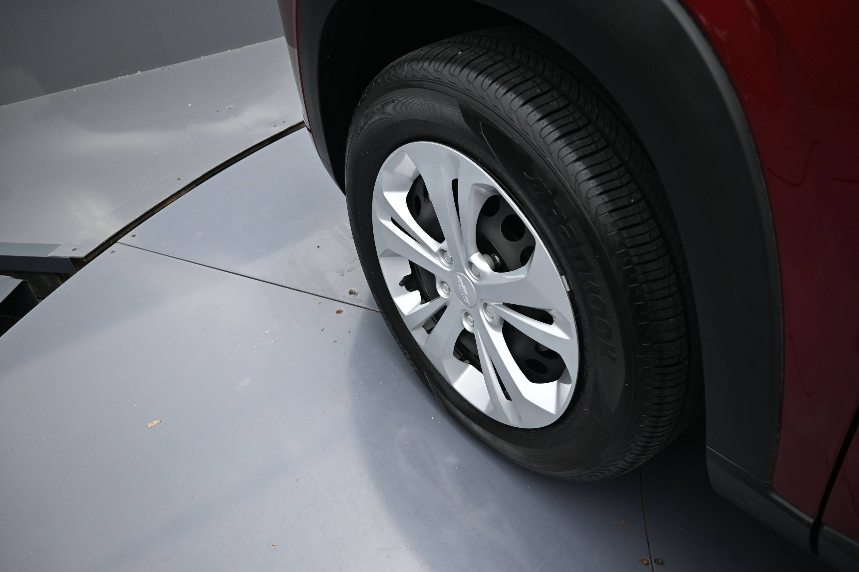 Used 2024 Chevrolet Trax LS FWD image 30