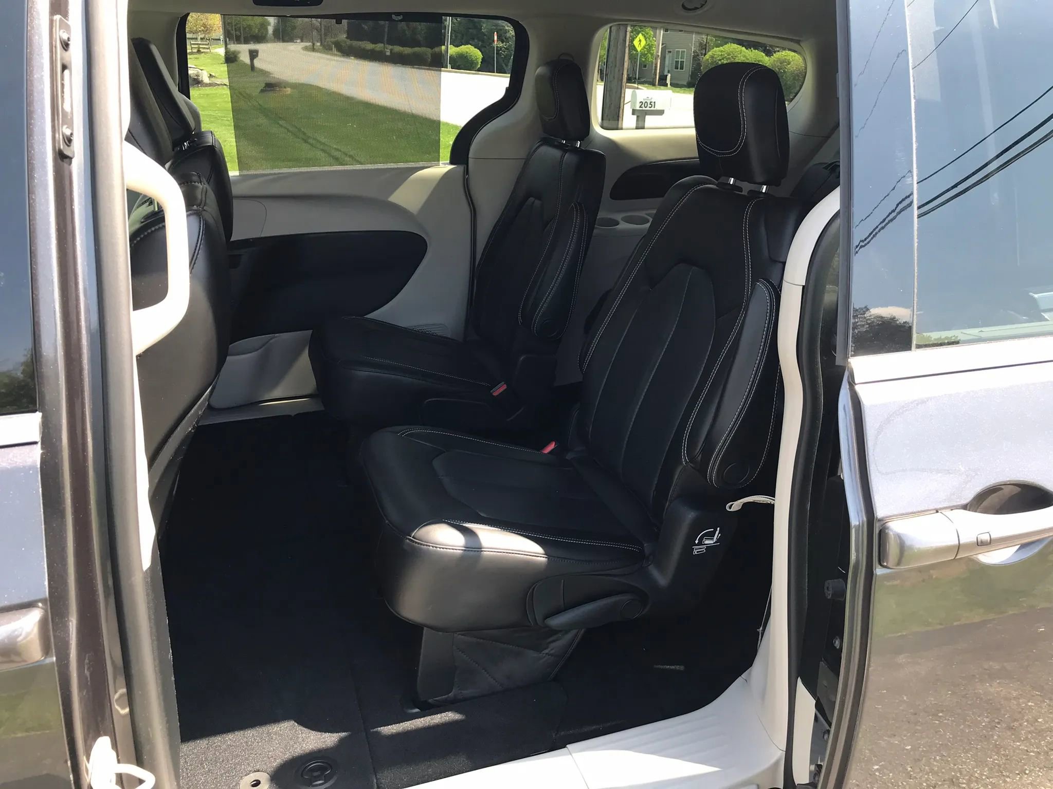 Used 2021 Chrysler Voyager Lxi FWD image 3