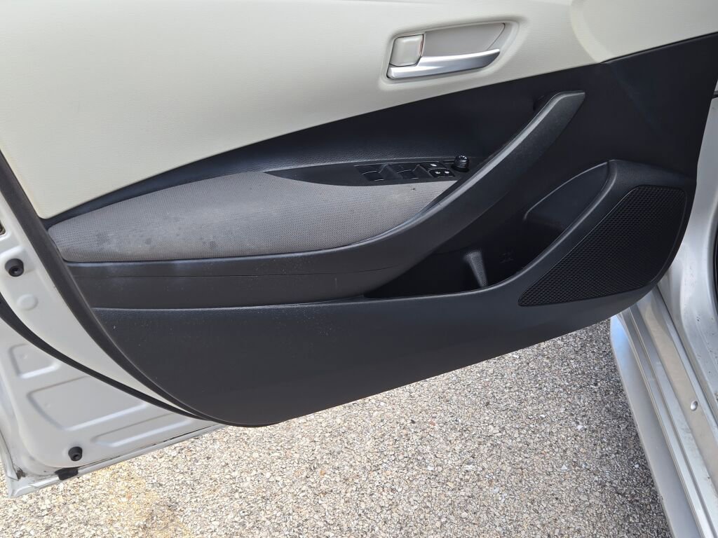 Used 2021 Toyota Corolla LE image 16