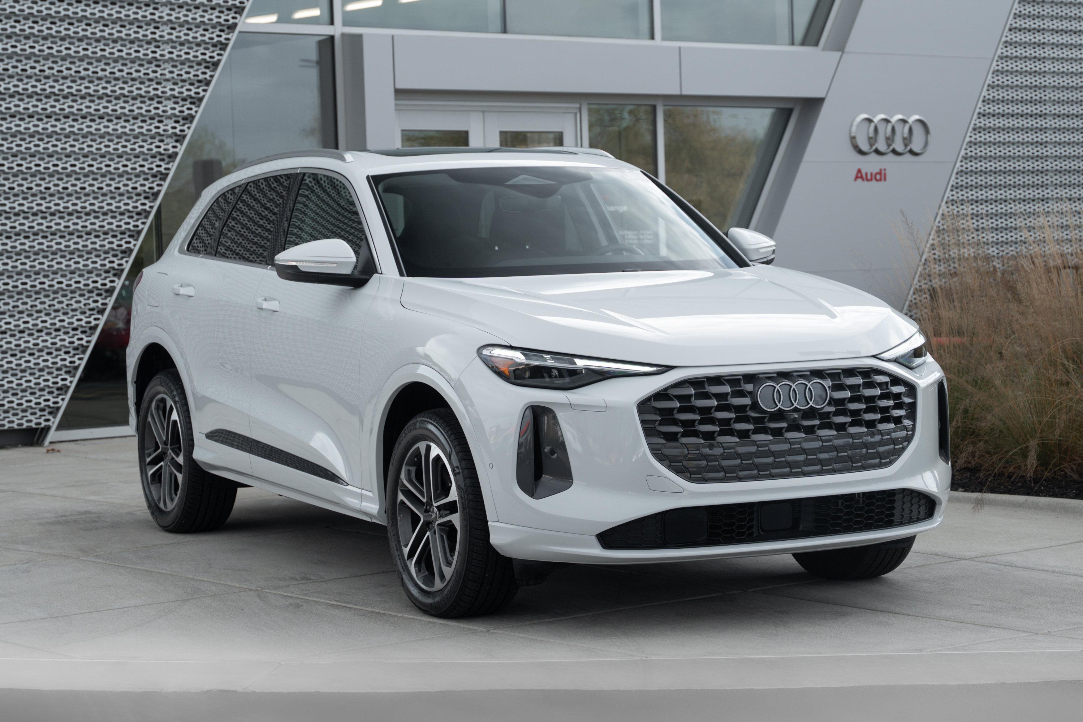 Certified 2025 Audi Q5 Premium w/ Premium Plus AWD/4WD image 2