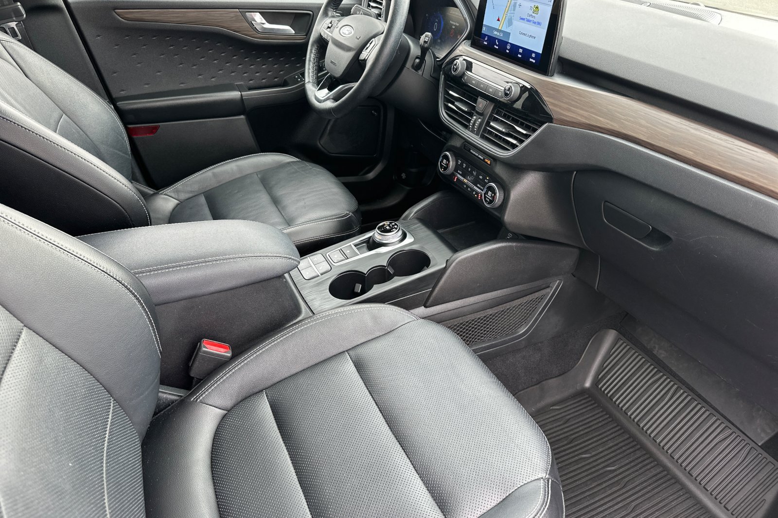 Used 2020 Ford Escape Titanium w/ Titanium Premium Package 2.0 AWD/4WD image 18