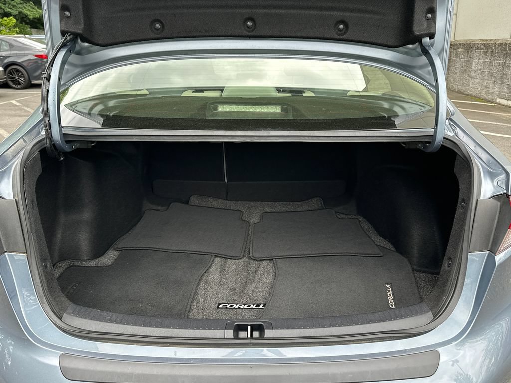 Used 2020 Toyota Corolla LE w/ Carpet Mat Package (TMS) FWD image 6