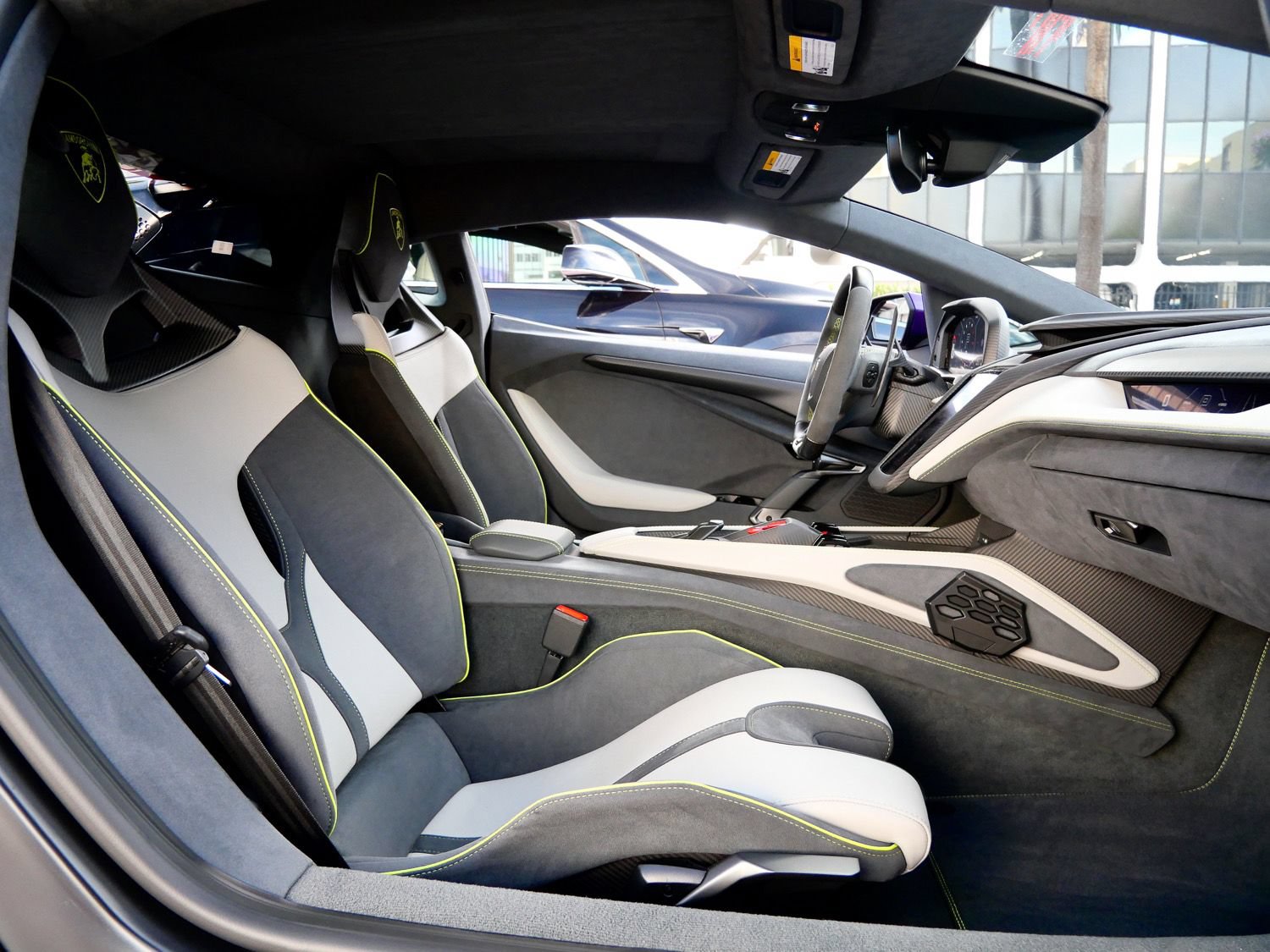 Used 2025 Lamborghini Revuelto AWD/4WD image 8