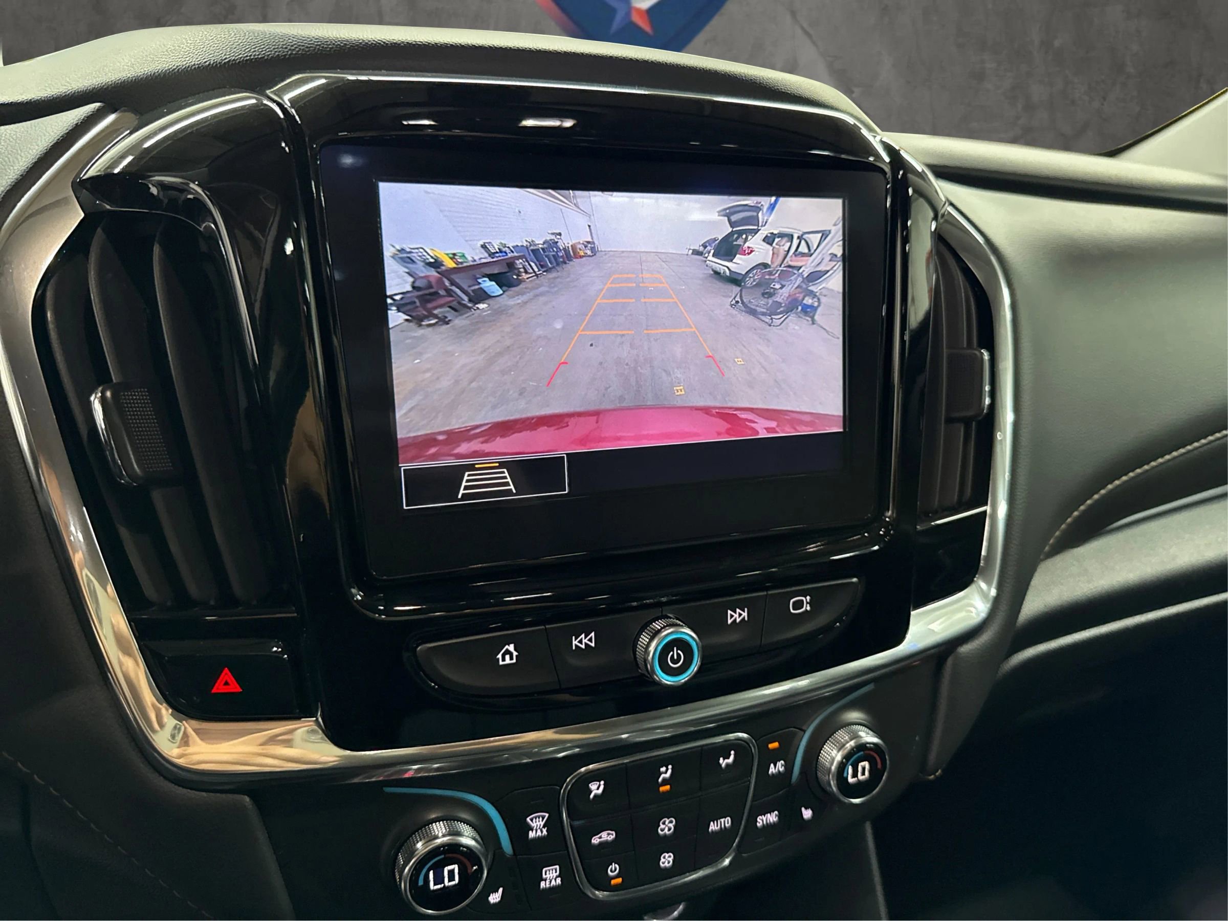 Used 2021 Chevrolet Traverse LT image 21