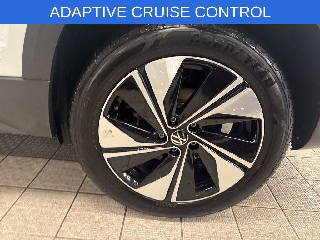 Used 2025 Volkswagen Taos SE image 16
