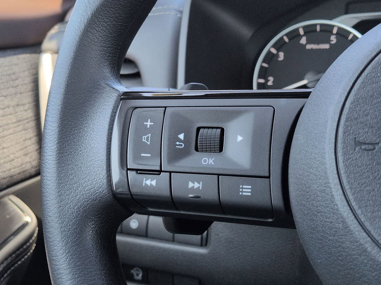 Used 2023 Nissan Rogue SV AWD/4WD image 23