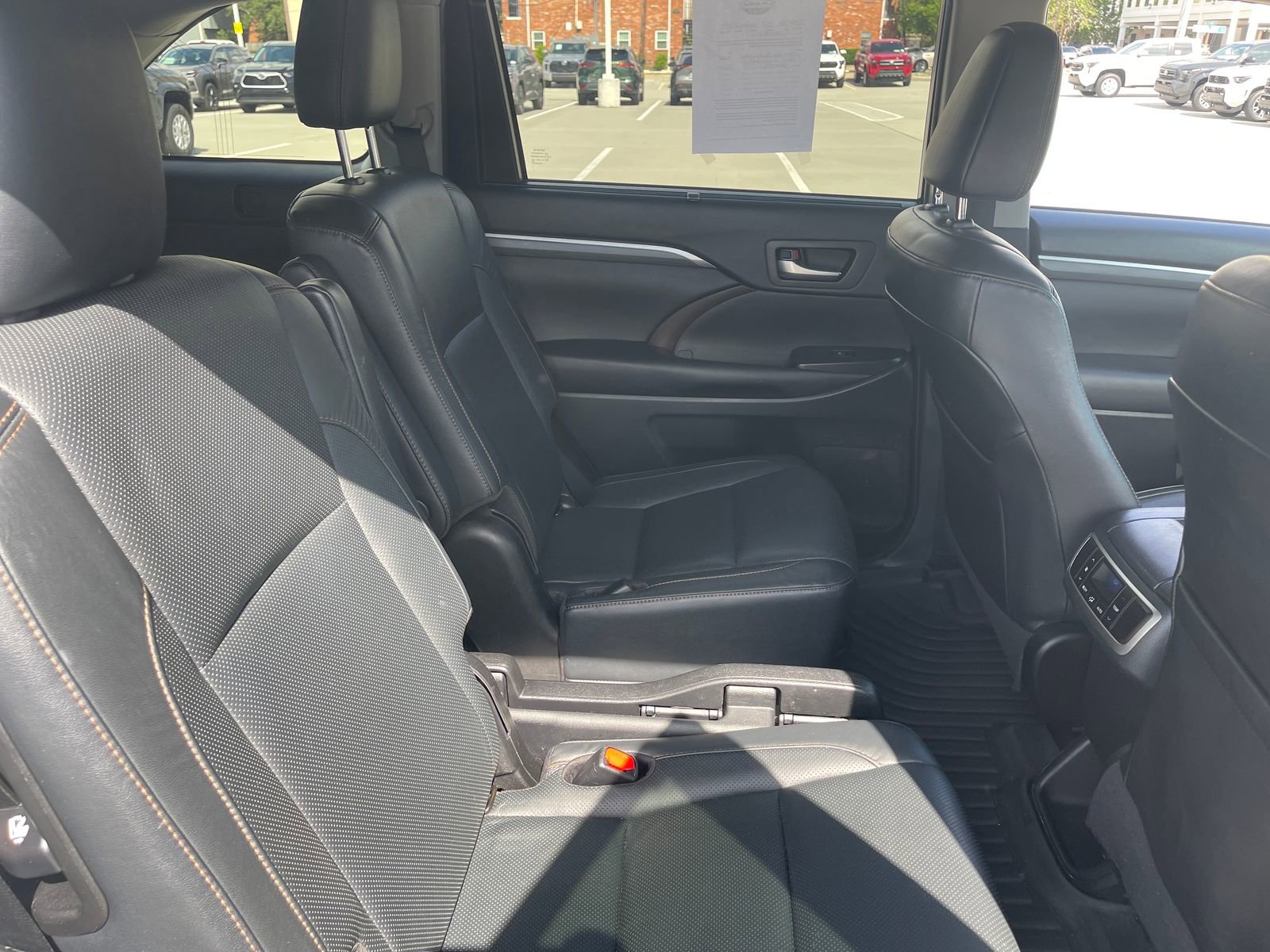 Used 2019 Toyota Highlander Limited FWD image 19