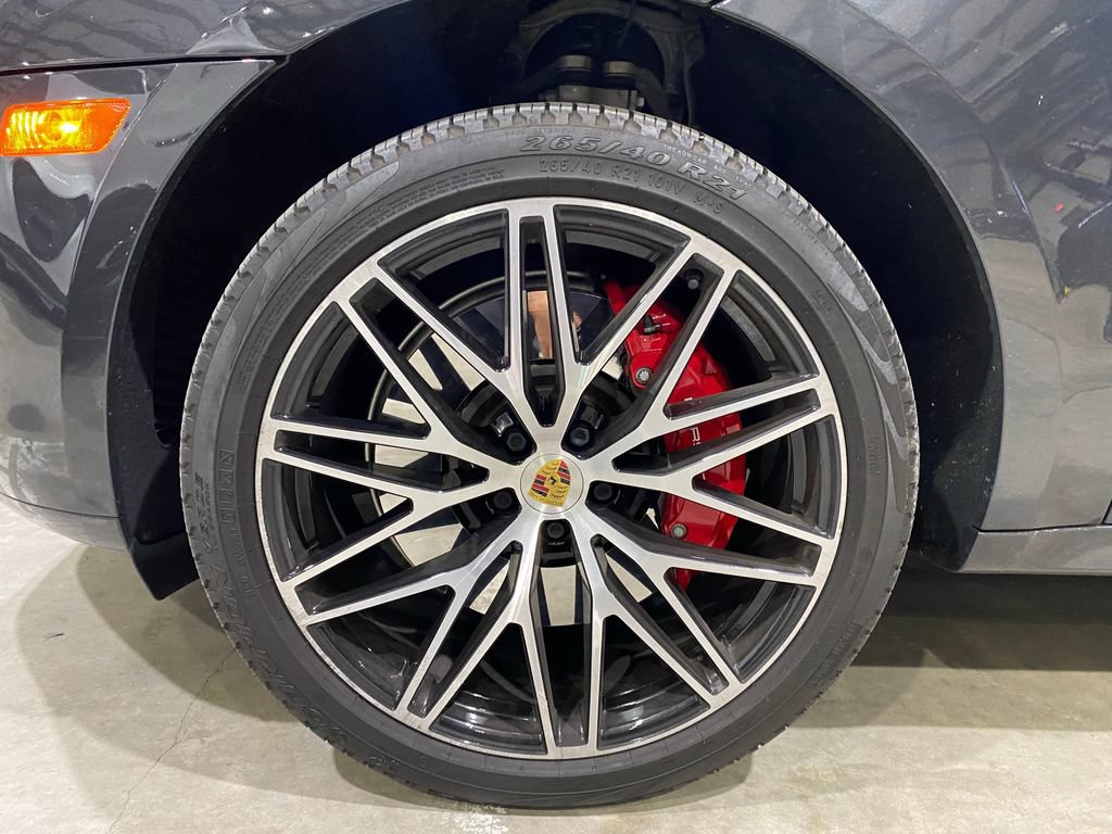 Used 2022 Porsche Macan GTS AWD/4WD image 19
