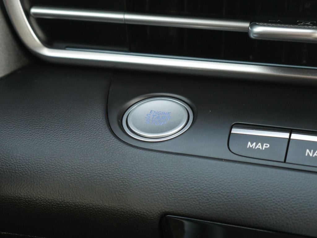 Used 2025 Hyundai Elantra Limited FWD image 38
