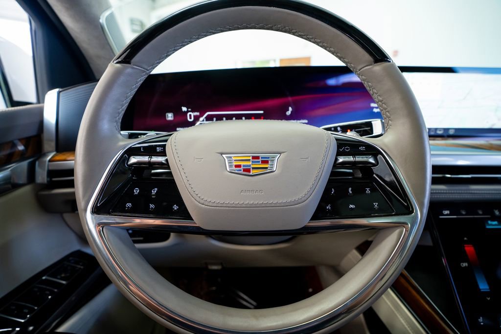 Used 2025 Cadillac Escalade ESV Sport Platinum w/ LPO, ONYX Package RWD image 32