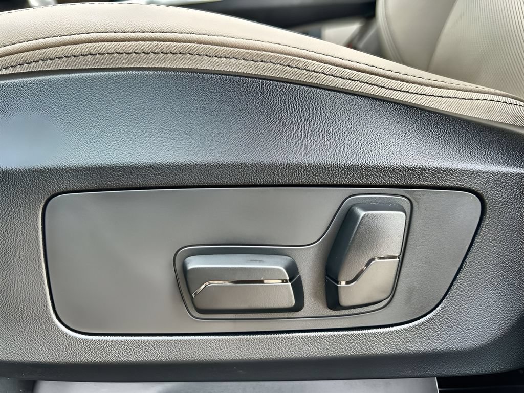 New 2025 BMW X1 xDrive28i w/ Technology Package AWD/4WD image 16