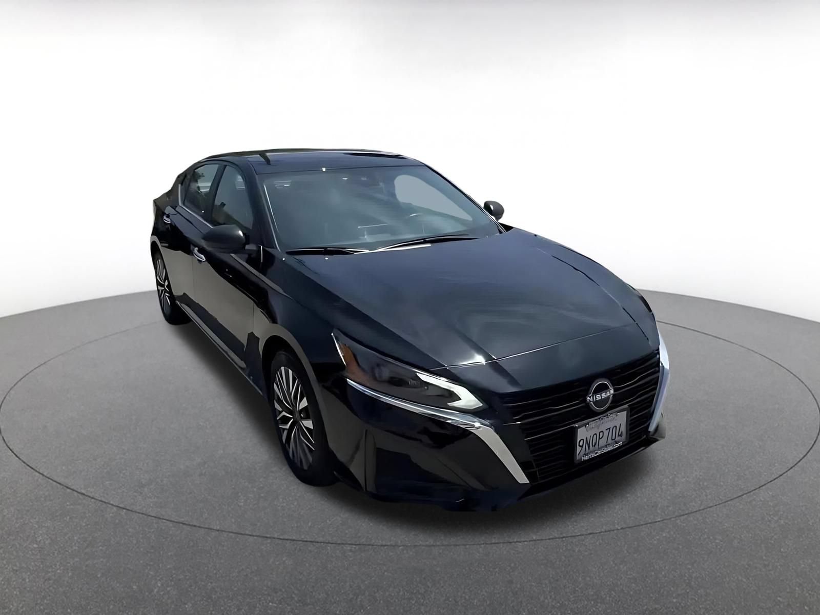 Used 2025 Nissan Altima 2.5 SV FWD image 3