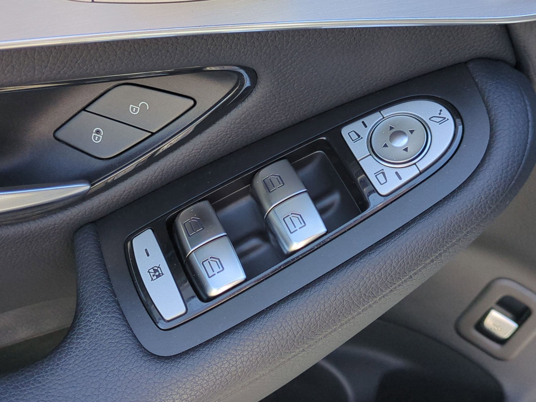 Used 2019 Mercedes-Benz GLC 300 4MATIC Coupe image 13