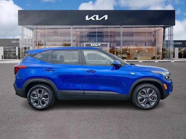 Used 2024 Kia Seltos LX AWD/4WD image 7