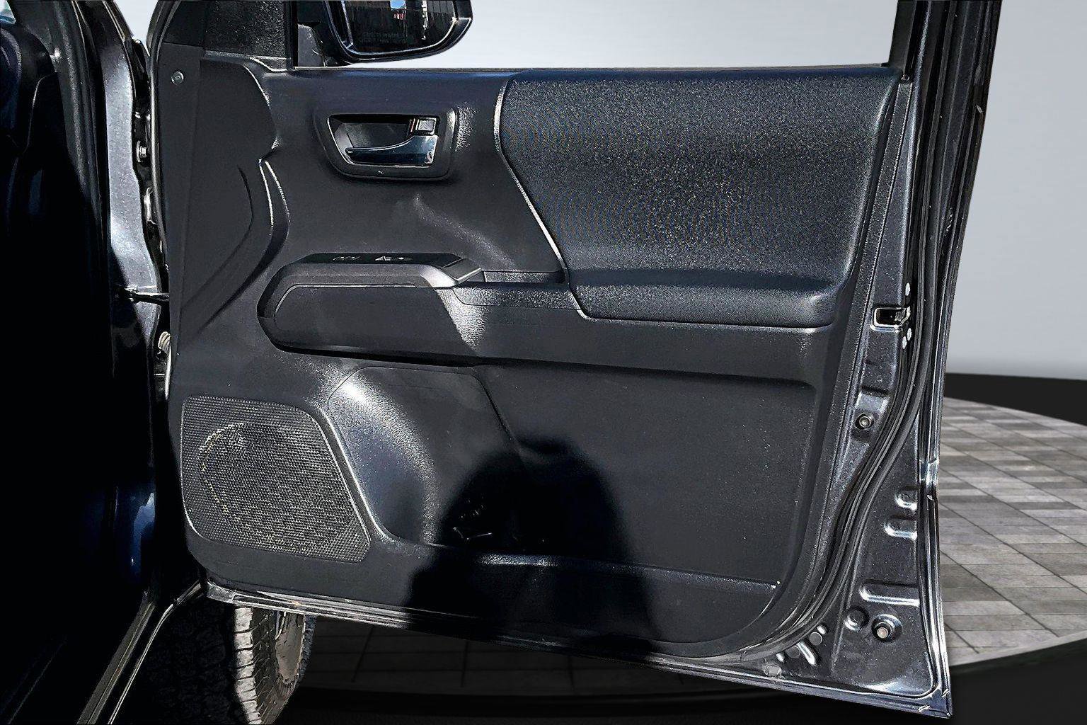 Used 2022 Toyota Tacoma TRD Off-Road image 25