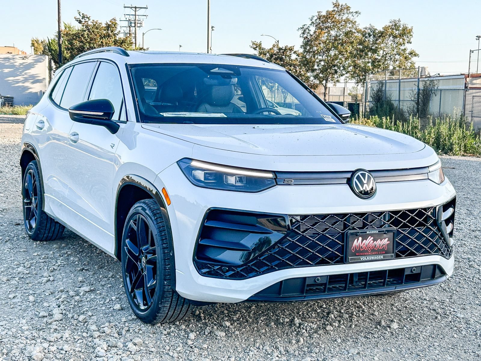 New 2026 Volkswagen Tiguan SE R-Line FWD image 3