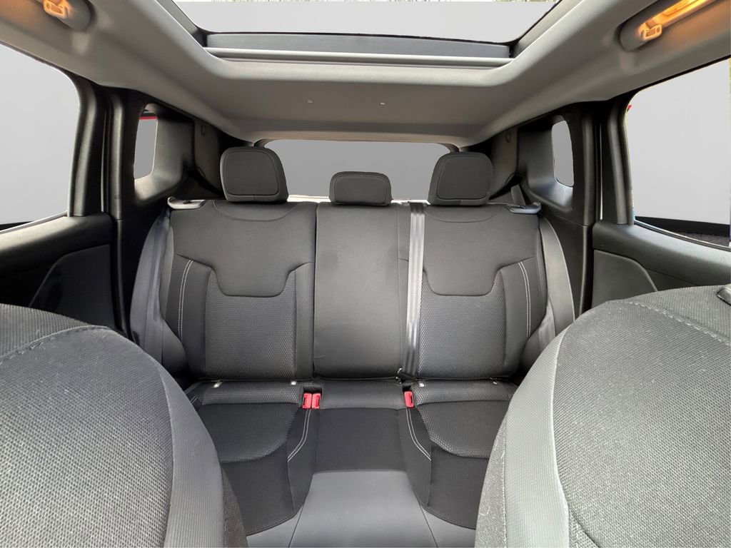Used 2023 Jeep Renegade Latitude w/ Sun/Sound Group AWD/4WD image 18
