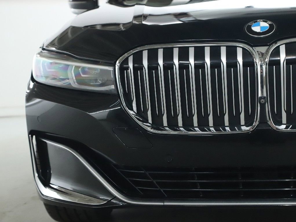 Used 2022 BMW 740i xDrive w/ Premium Package AWD/4WD image 7