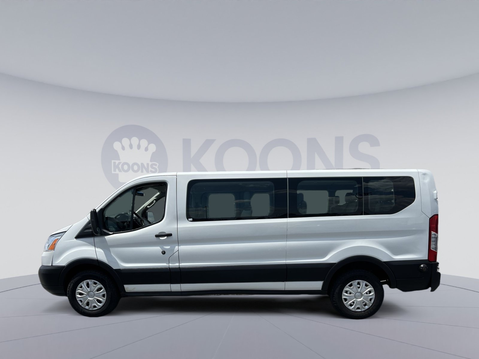 Used 2019 Ford Transit 350 XLT RWD image 2
