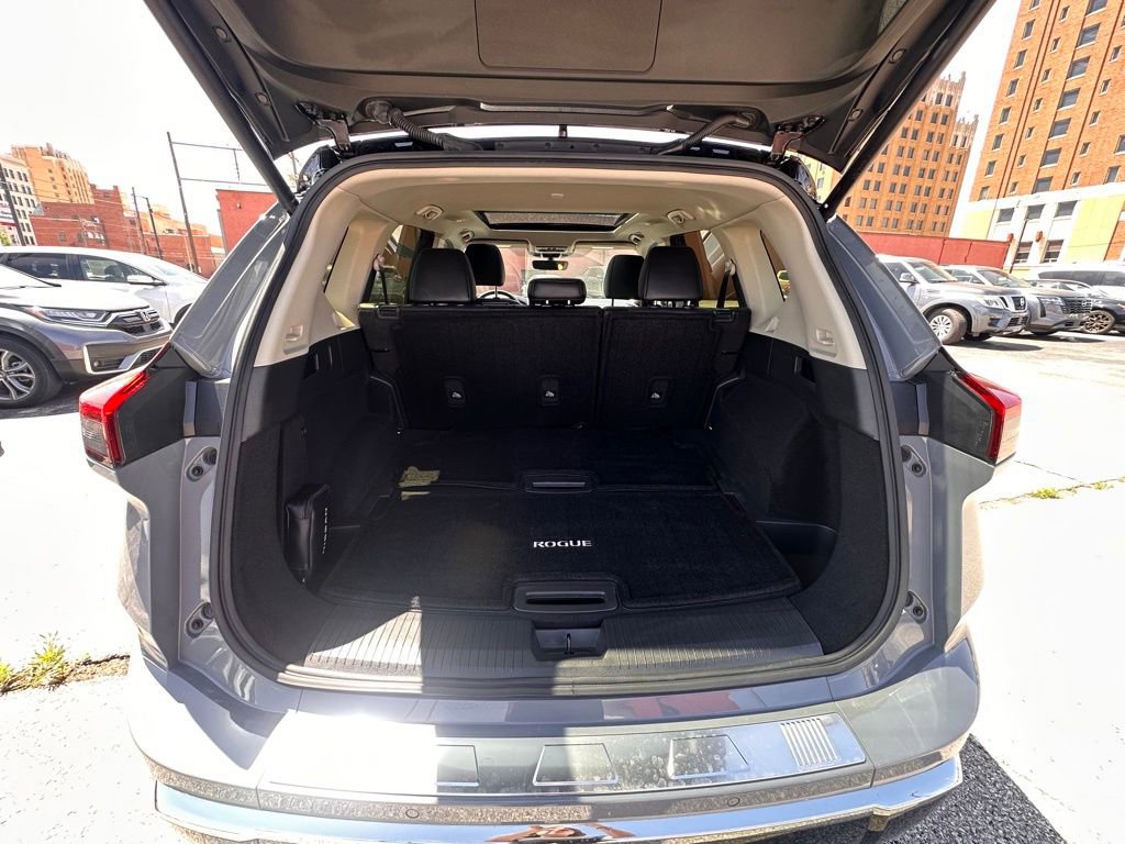 Certified 2024 Nissan Rogue Platinum w/ Platinum Premium Package FWD image 6