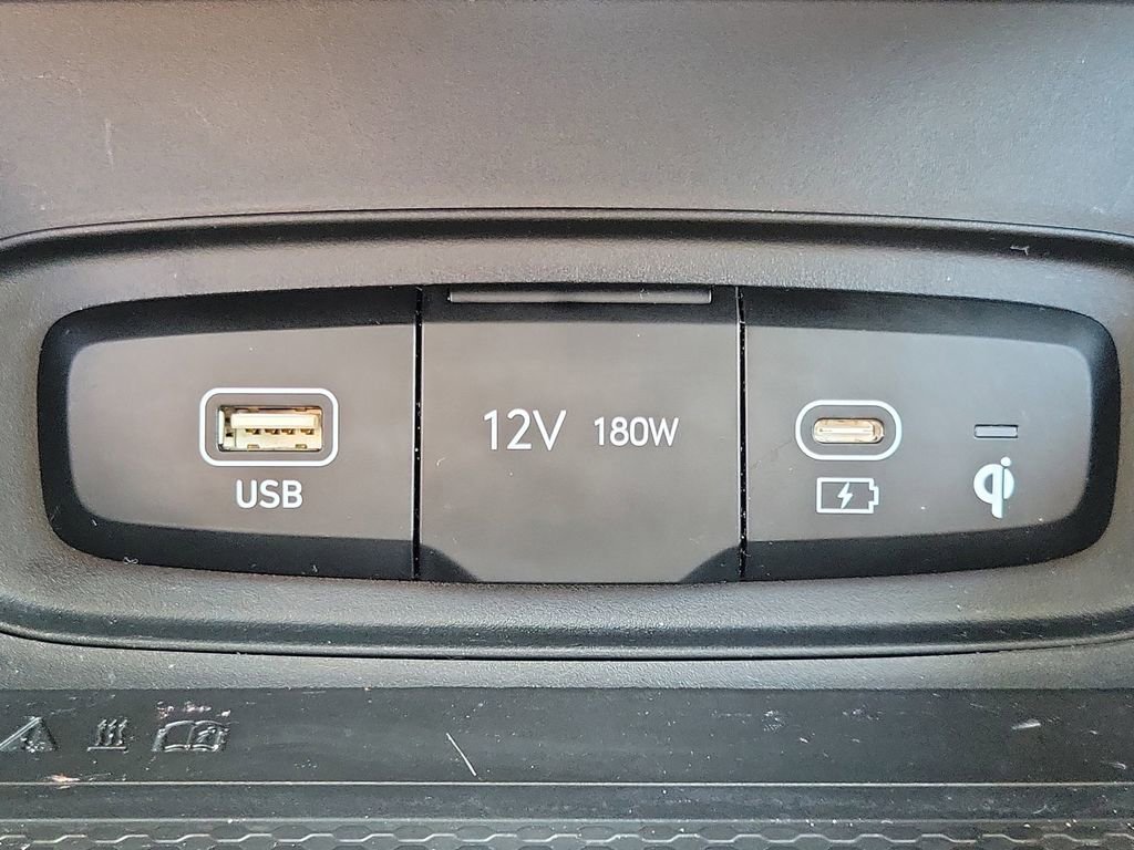 Used 2023 Hyundai Venue Limited FWD image 26