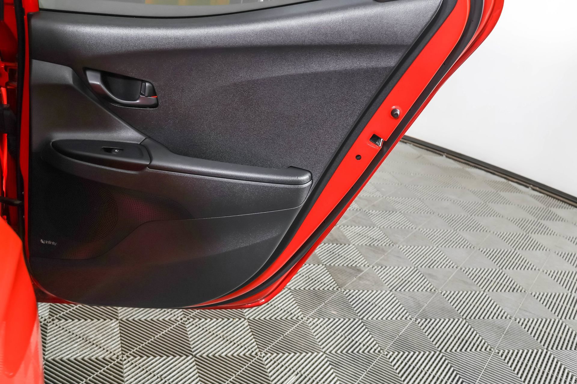 Used 2020 Hyundai Veloster N image 38