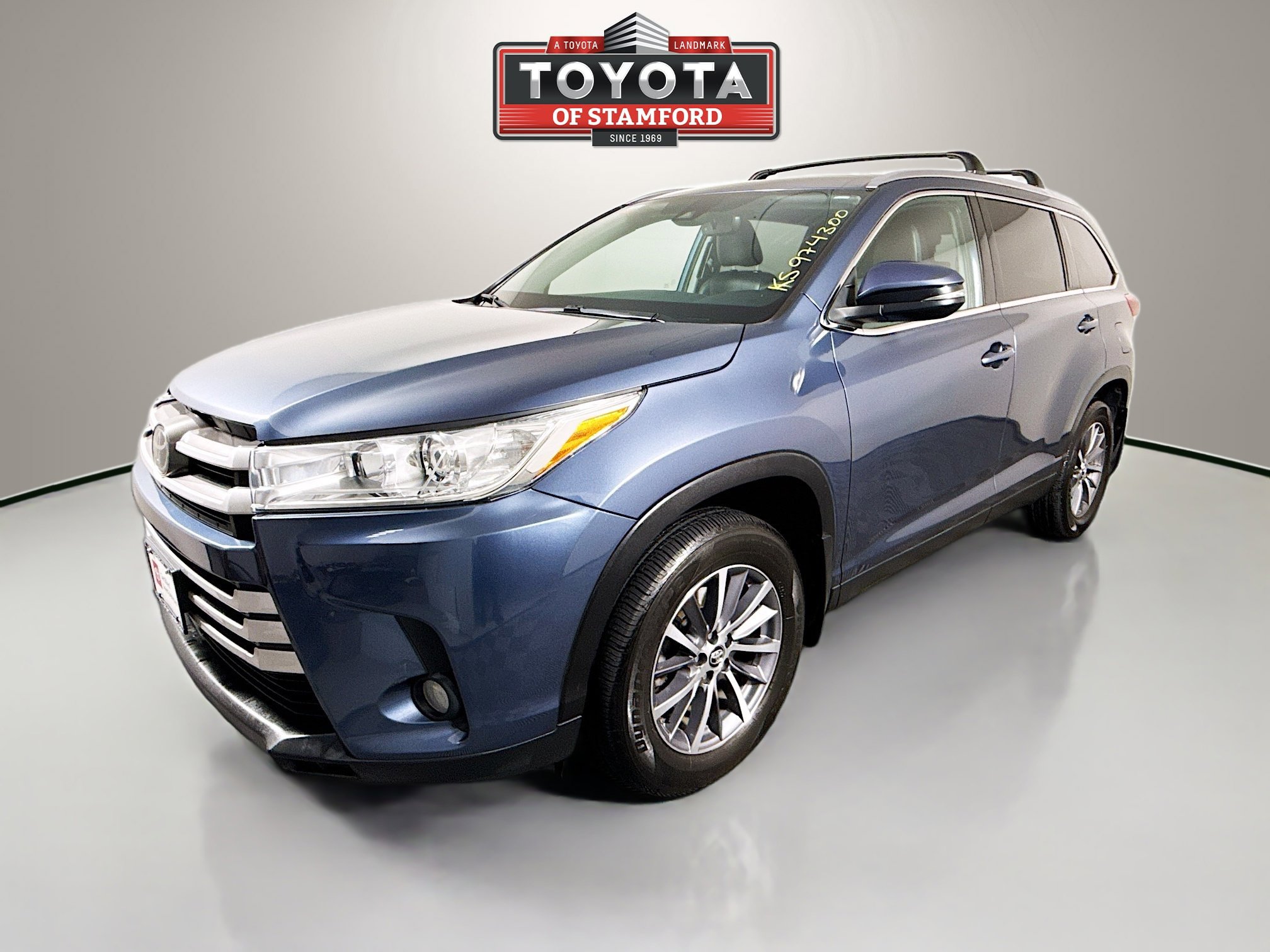 Certified 2019 Toyota Highlander XLE AWD/4WD image 3