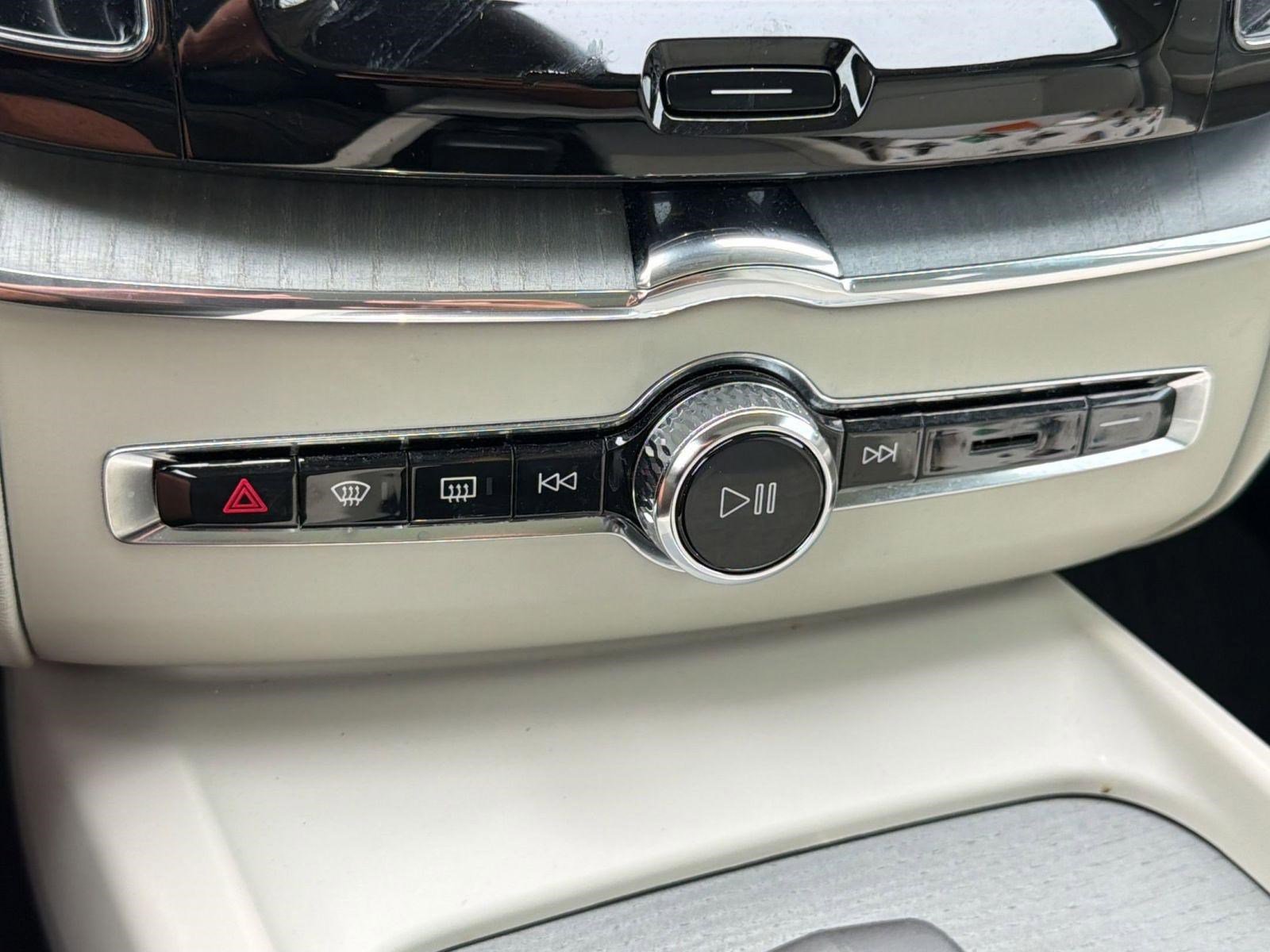 Certified 2024 Volvo XC60 B5 Plus w/ Protection Package Premier AWD/4WD image 20