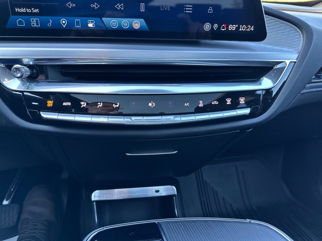 Used 2024 Cadillac Lyriq Luxury image 32