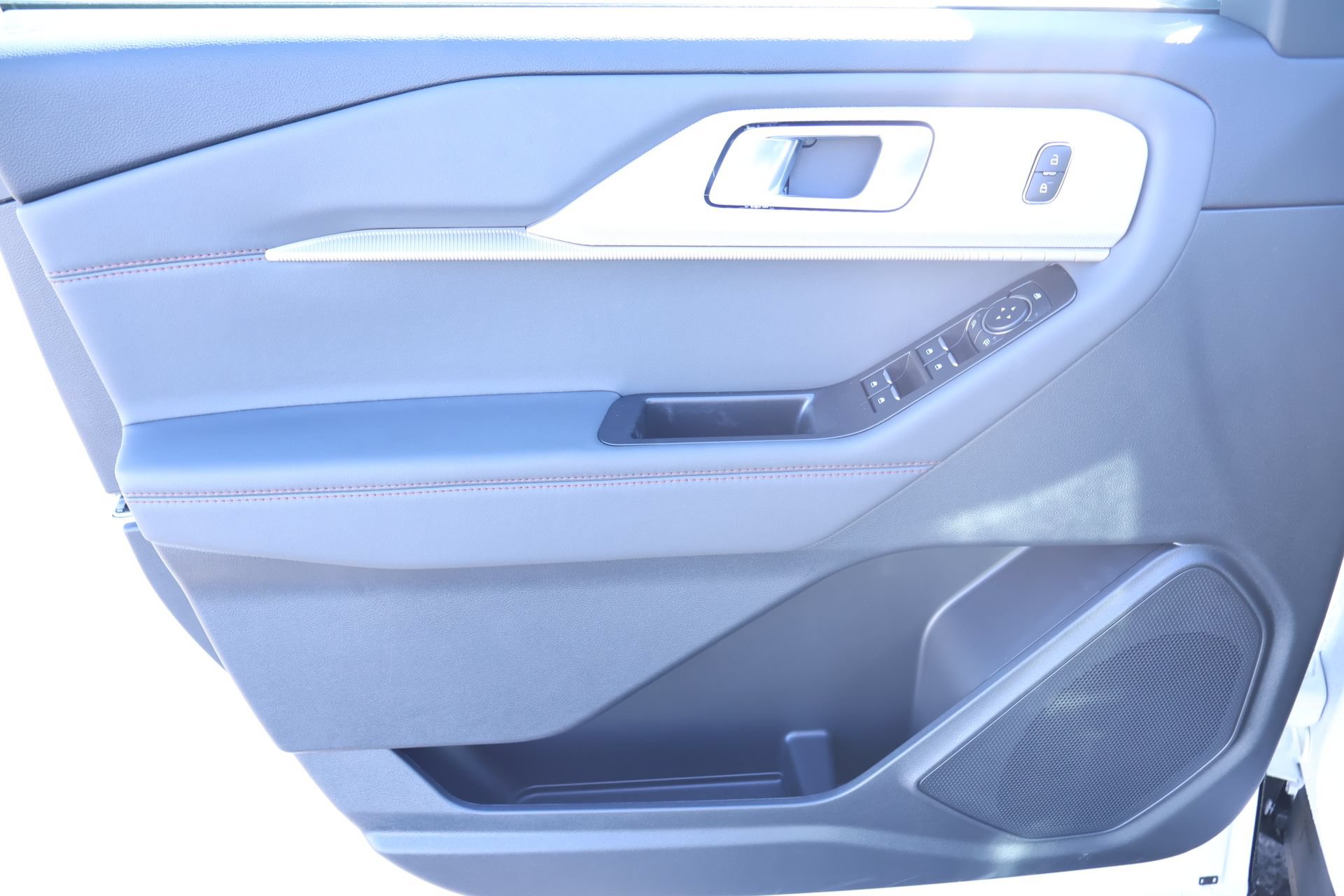 New 2026 Ford Explorer Active w/ Active Comfort Package RWD image 17
