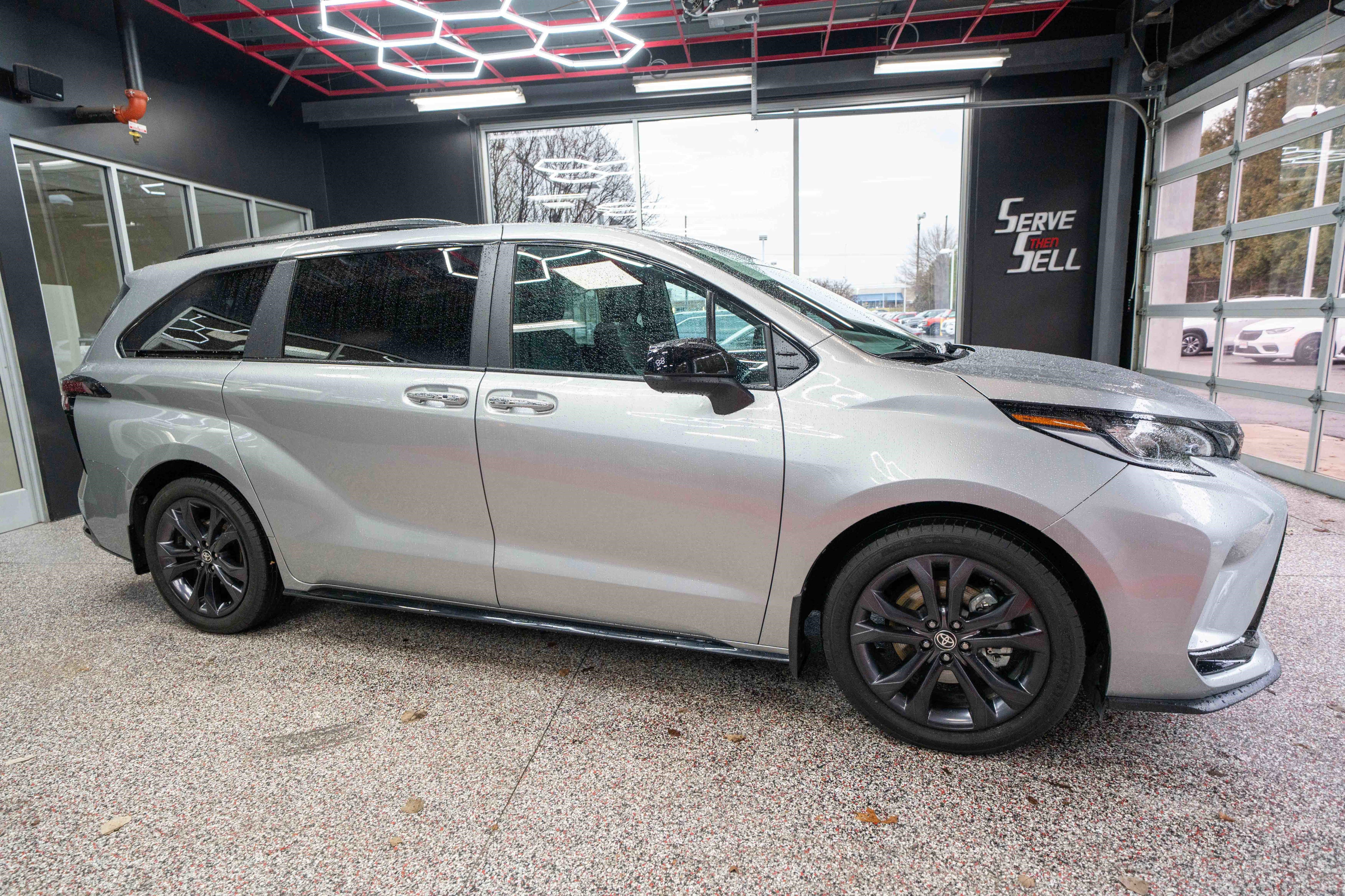 Used 2025 Toyota Sienna XSE image 5