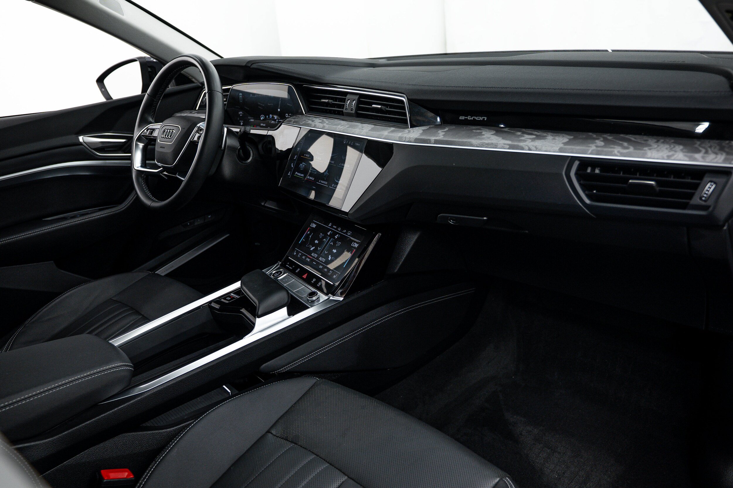 Certified 2024 Audi Q8 e-tron Premium Plus AWD/4WD image 13