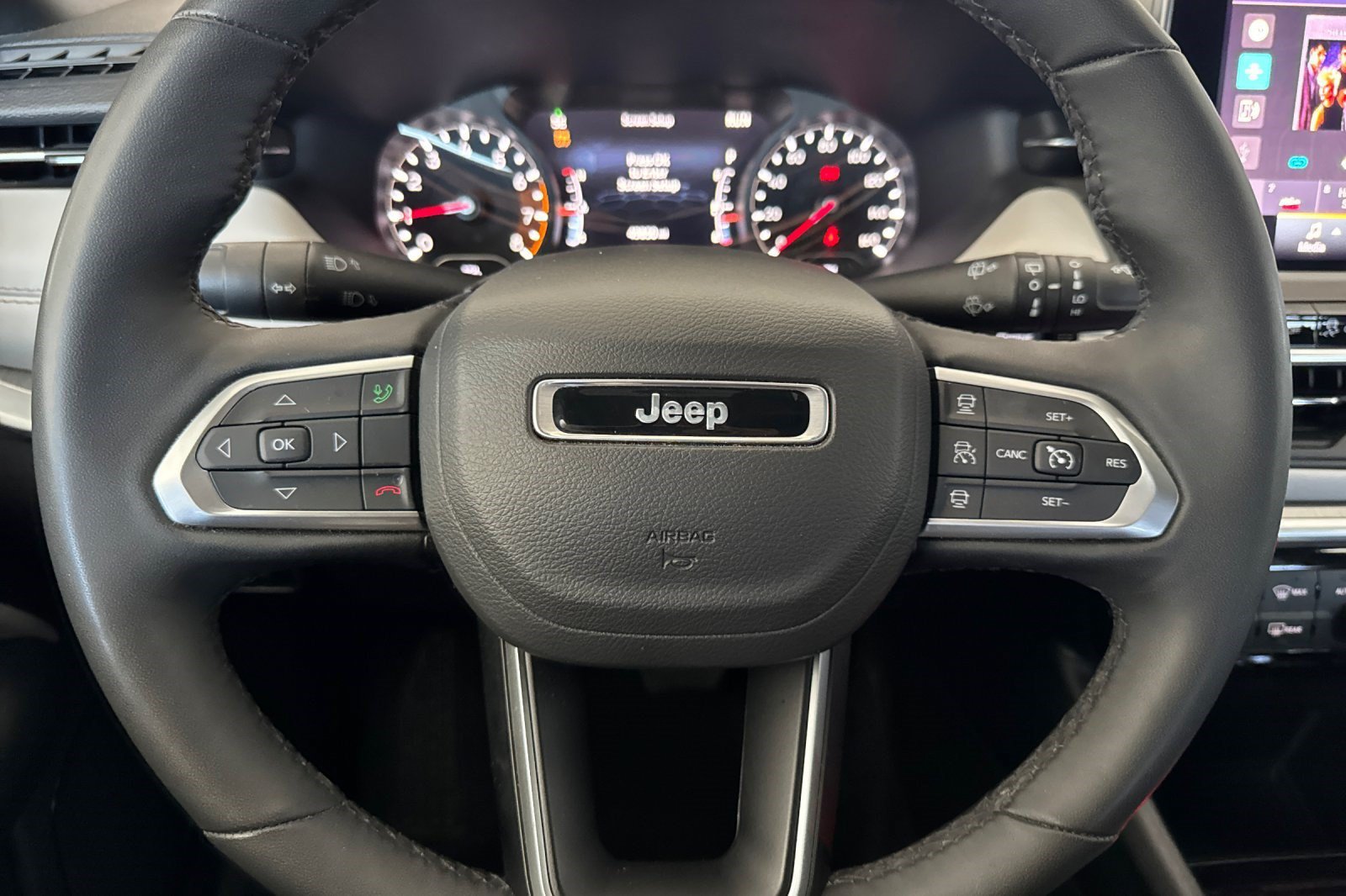 Used 2025 Jeep Compass Limited AWD/4WD image 11
