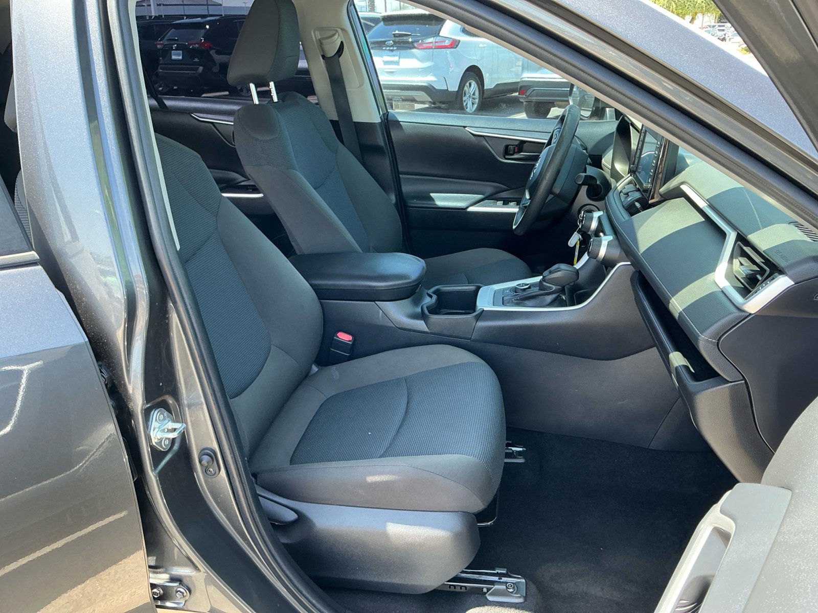 Used 2022 Toyota RAV4 LE AWD/4WD image 18