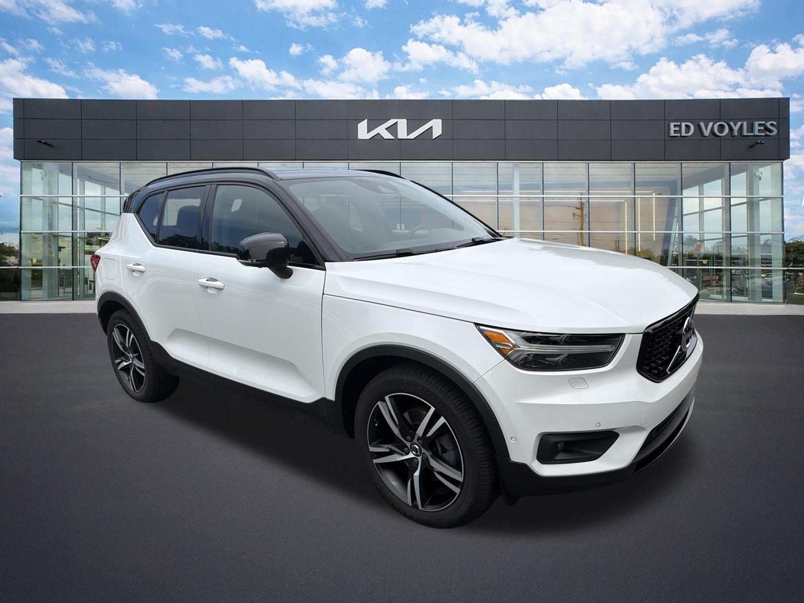 Used 2019 Volvo XC40 T5 R-Design