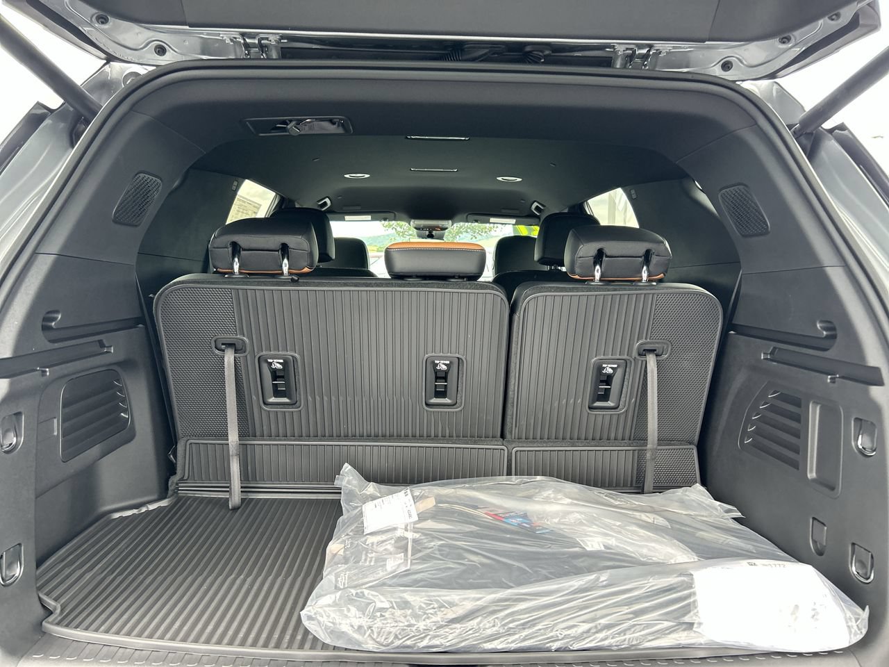 New 2027 Chevrolet Traverse Z71 w/ Driver Confidence Package AWD/4WD image 19