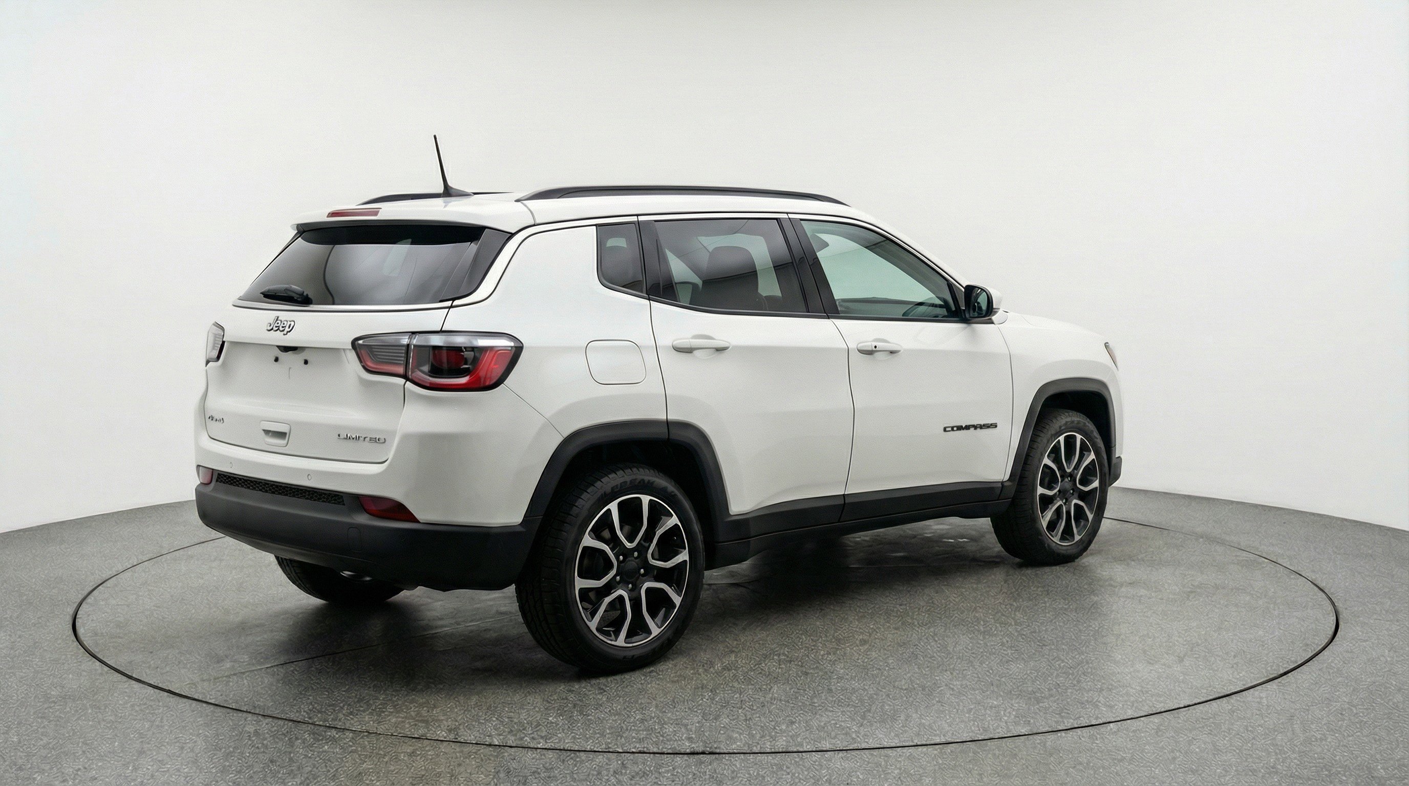 Used 2025 Jeep Compass Trailhawk AWD/4WD image 9