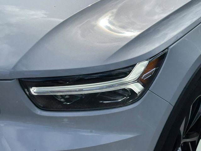 Used 2022 Volvo XC40 T5 R-Design w/ Advanced Package AWD/4WD image 36