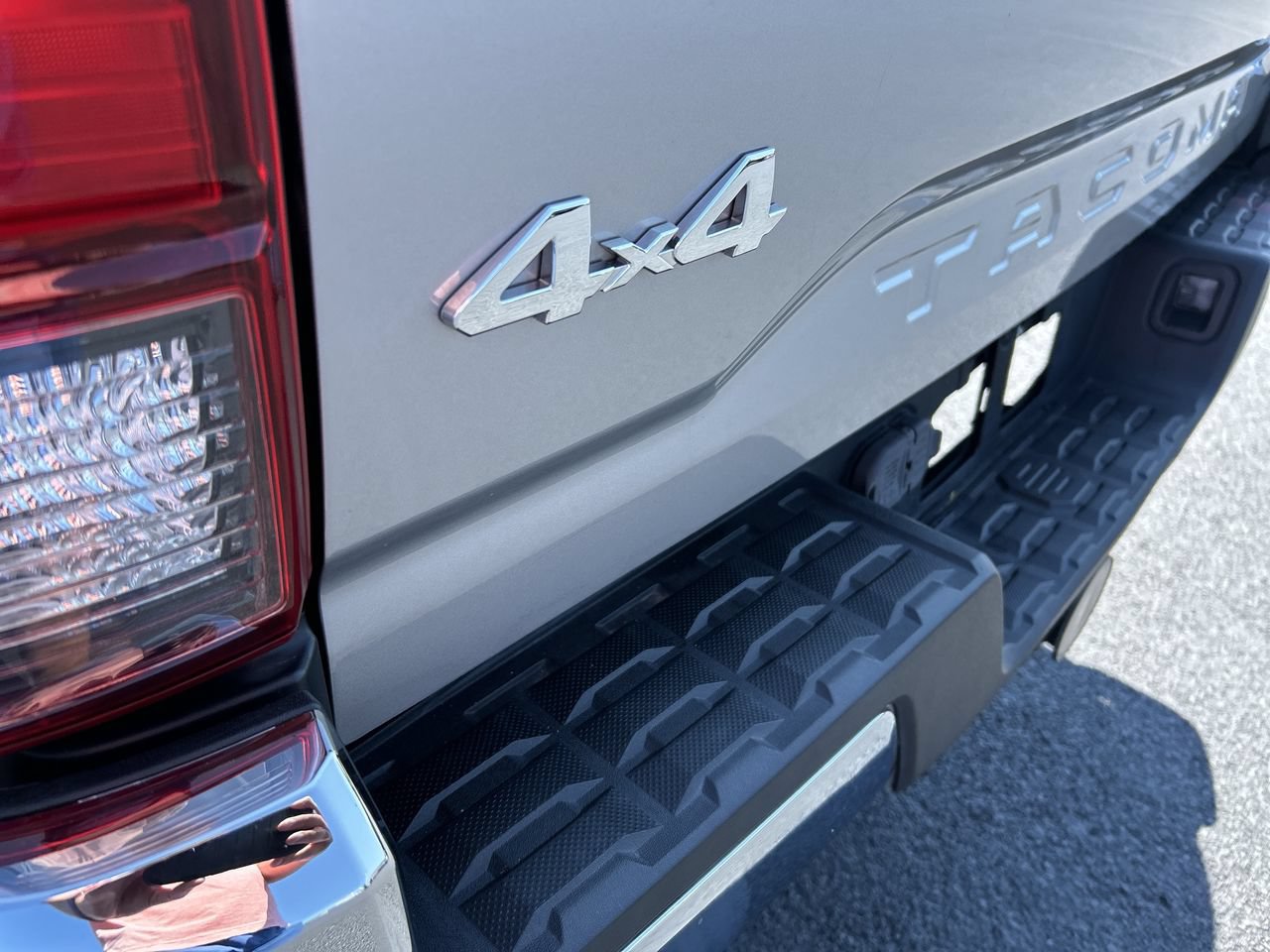 Used 2019 Toyota Tacoma SR5 AWD/4WD image 11