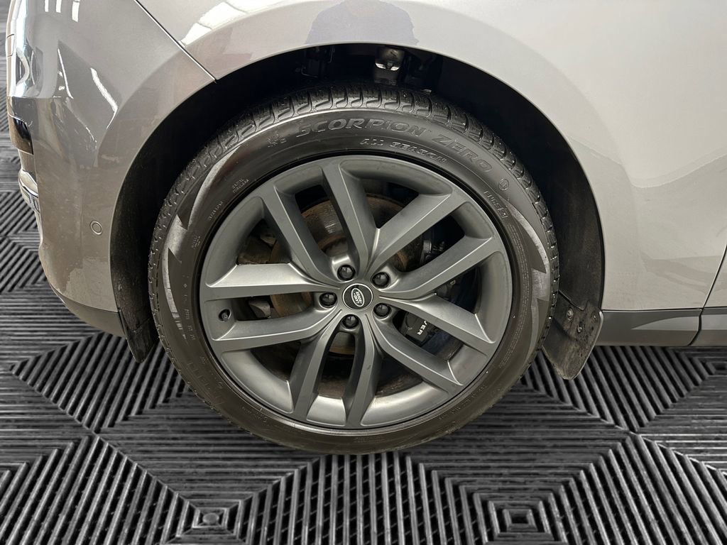 Used 2024 Land Rover Range Rover Sport SE image 9