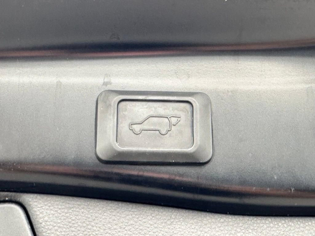 Used 2019 Toyota RAV4 Limited w/ Advanced Technology Package AWD/4WD image 21