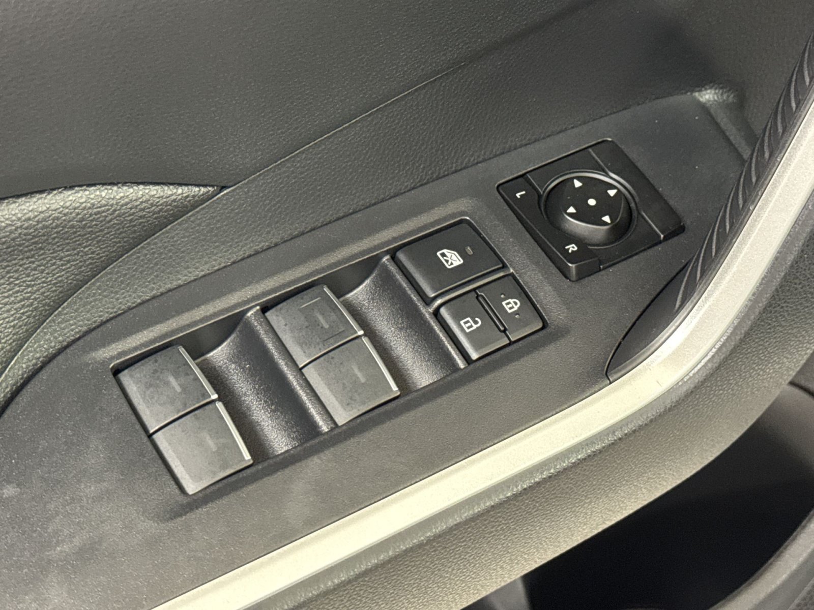 Used 2025 Toyota RAV4 SE w/ Weather & Moonroof Package AWD/4WD image 27
