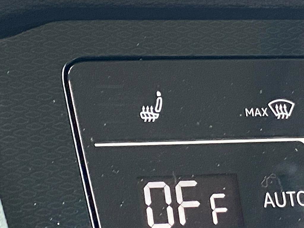 New 2026 Volkswagen Taos SE image 7