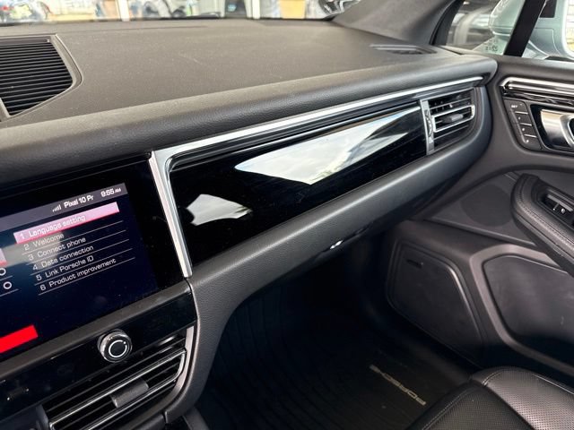 Used 2025 Porsche Macan AWD/4WD image 14