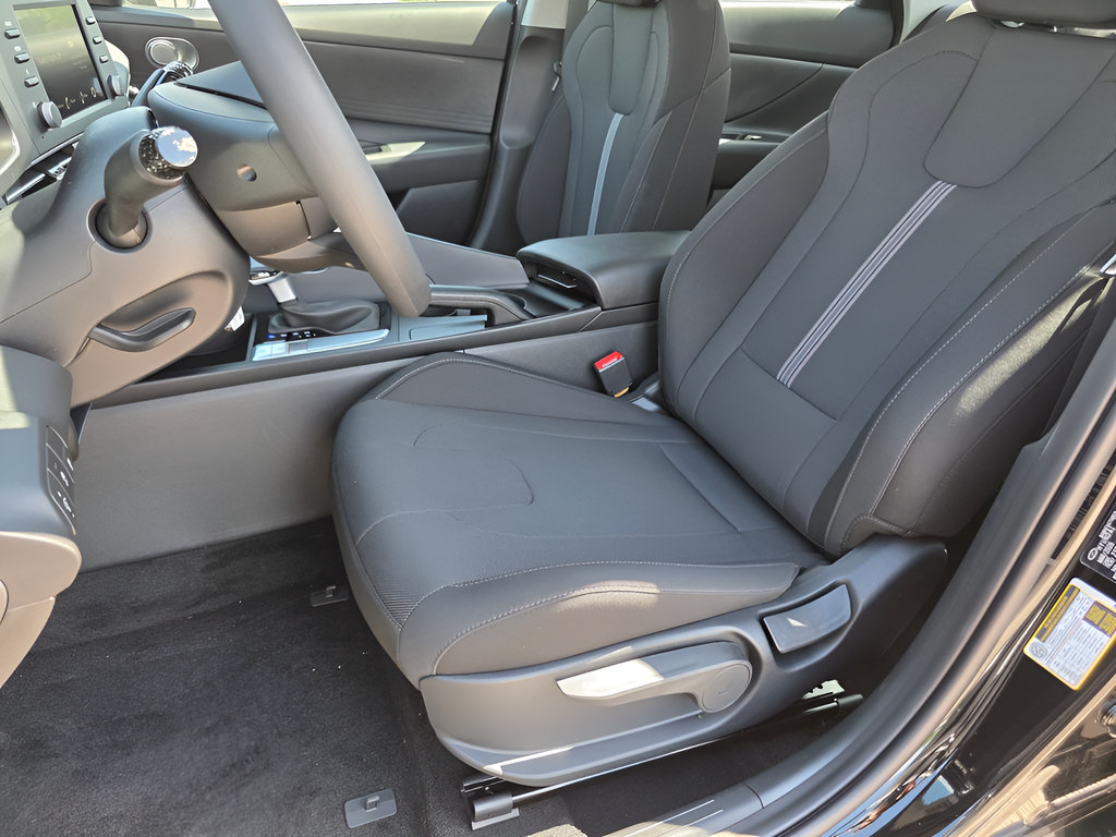 New 2026 Hyundai Elantra SE FWD image 13