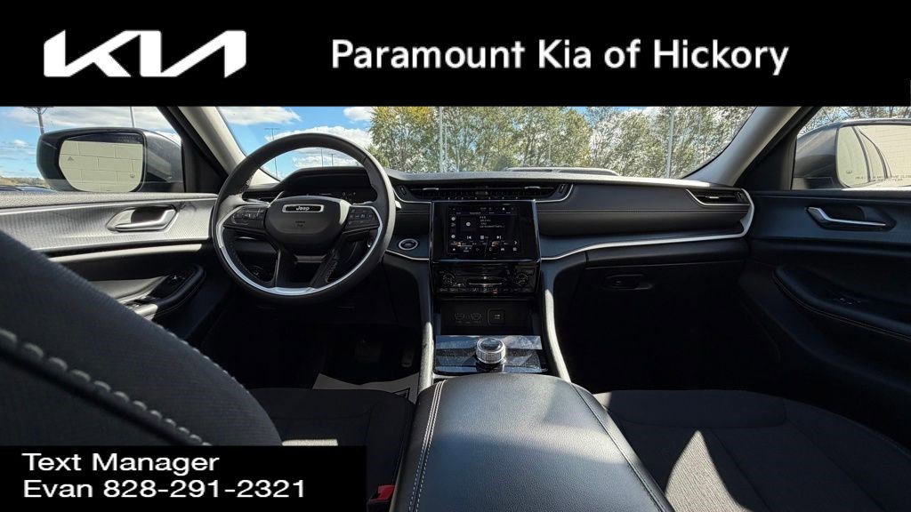 Used 2023 Jeep Grand Cherokee L Laredo image 28