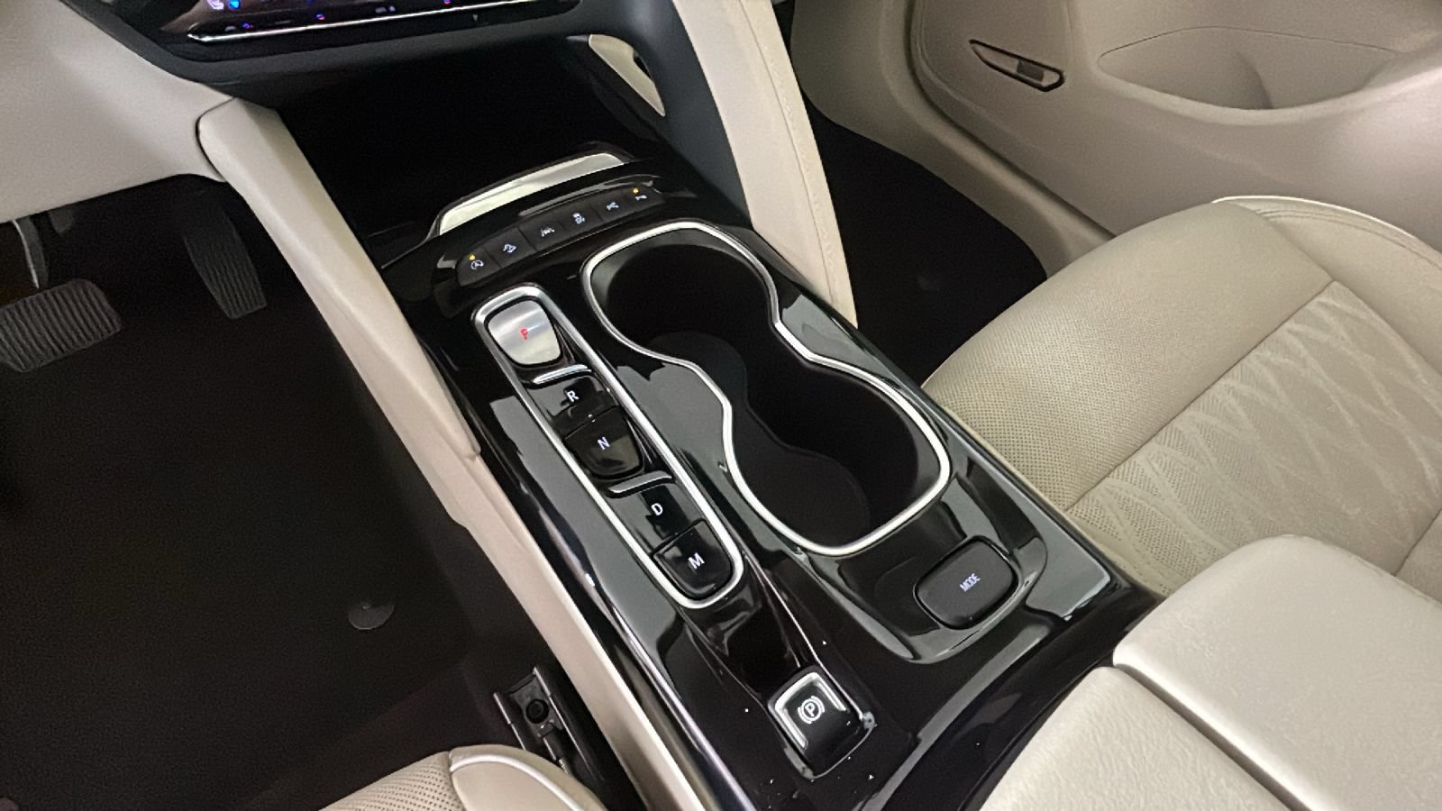 Used 2023 Buick Envision Avenir AWD/4WD image 24